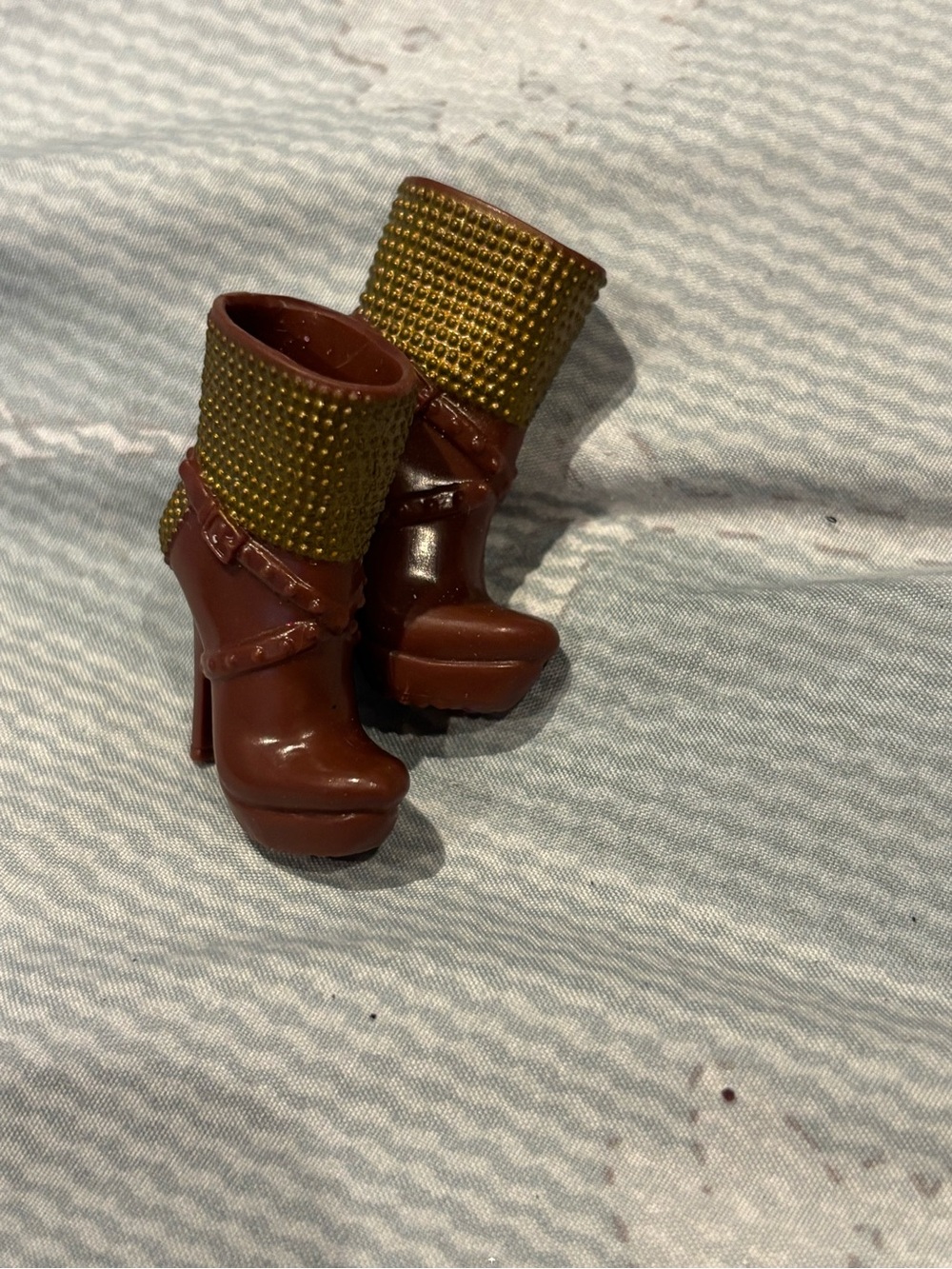 Bratz Twisty Style Yasmin doll boots